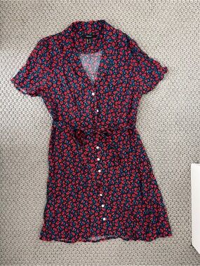 F21 Navy Button Up V-Neck Dress w Short Sleeves & Red Floral Print, size medium